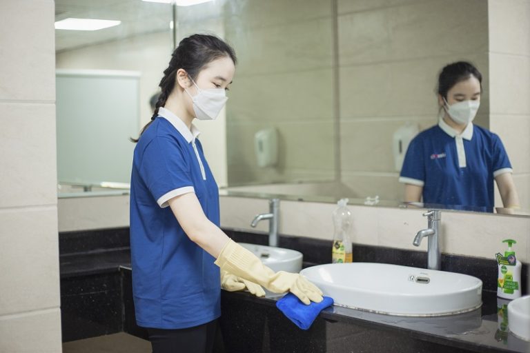 xu-ly-mui-hoi-nha-ve-sinh-tai-tay-ho